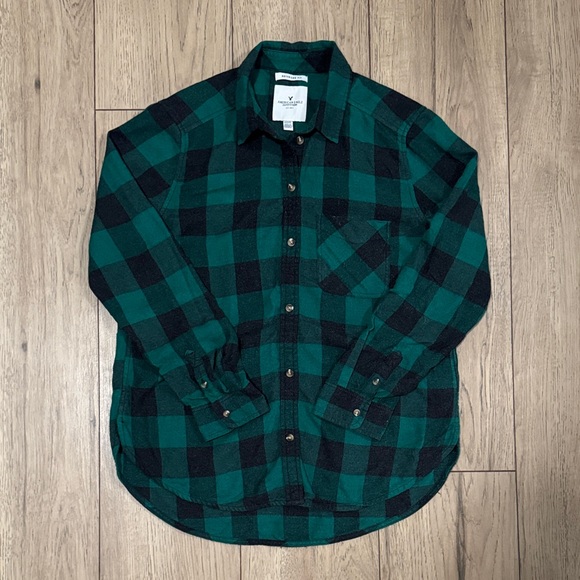 American Eagle Outfitters Tops - American Eagle Outfitters Boyfriend Fit Green and Black Button Down Women’s M